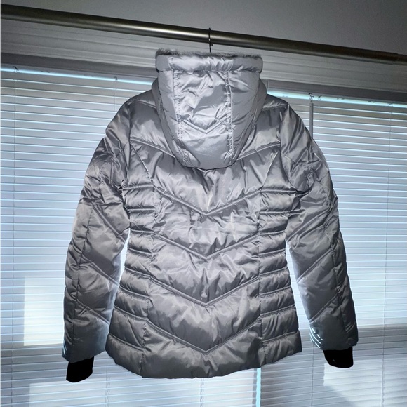Like New Nautica Puffer Jacket. Small, silver. Soft faux fur lined hood. - Picture 2 of 8